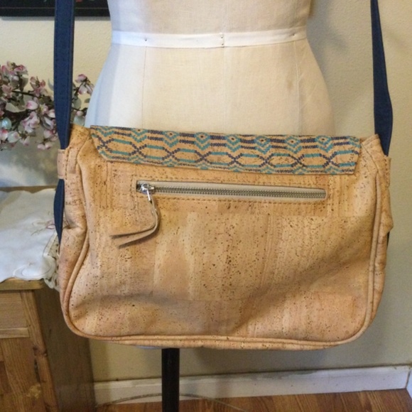 NATURAL CORK Crossbody Woman’s Adjustable Strap Blue Accents Used Purse - Picture 4 of 7